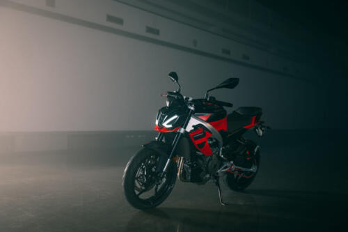 16 Aprilia Tuono 457