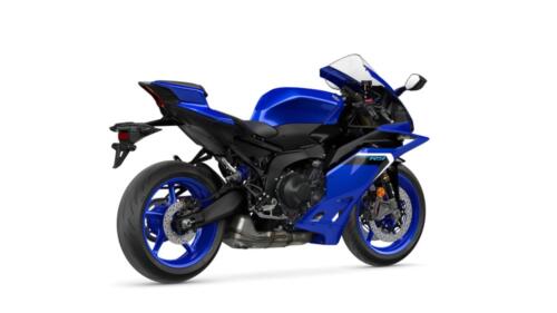 2025_YAM_YZF900R9_EU_DPBMC_360_009_03_preview_1