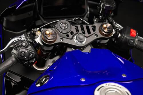 2025_YAM_YZF900R9_EU_DPBMC_DET_007_03_preview_1
