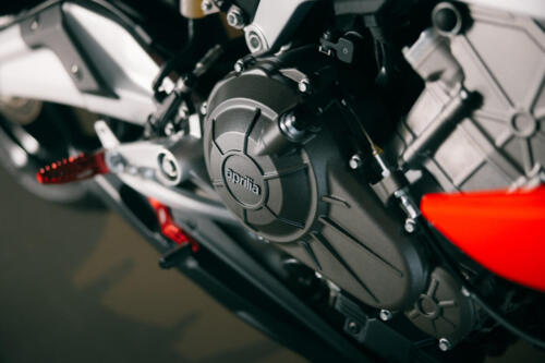 33 Aprilia Tuono 457