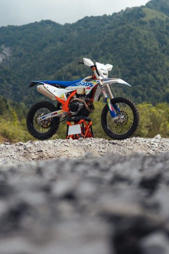708001_MY26-KTM-450-EXC-F-6DAYS_KTM EXC 6DAYS_STATIC