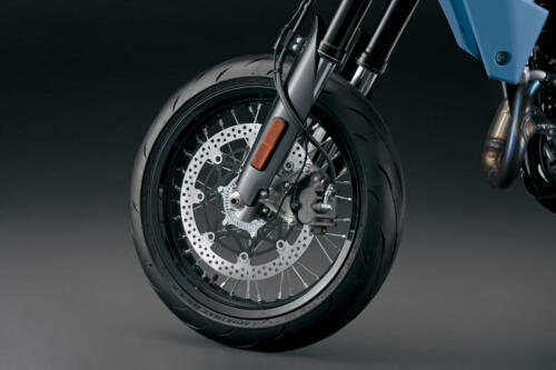 DR-Z400SMRLM5_Front_wheel_and_tire