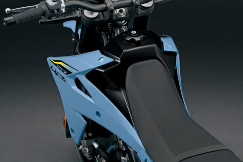 DR-Z400SMRLM5_Fuel_tank
