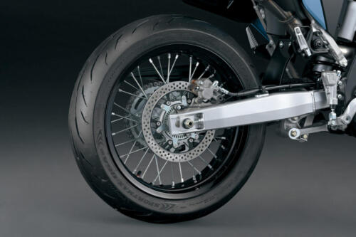 DR-Z400SMRLM5_Rear_wheel_and_tire