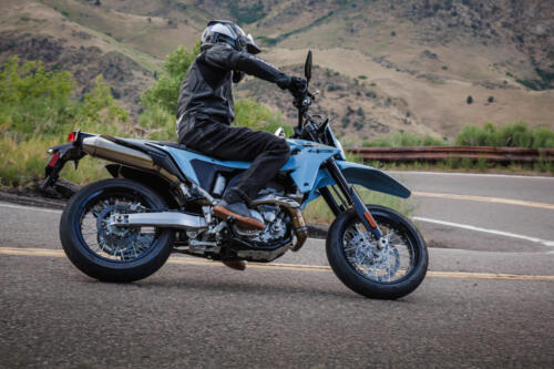 DR-Z400SMRLM5_action_1