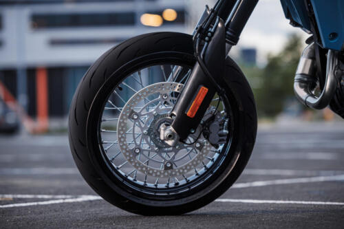 DR-Z400SMRLM5_action_10