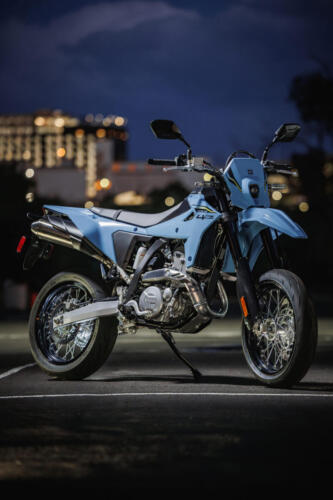 DR-Z400SMRLM5_action_12