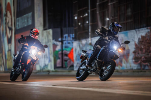 DR-Z400SMRLM5_action_14