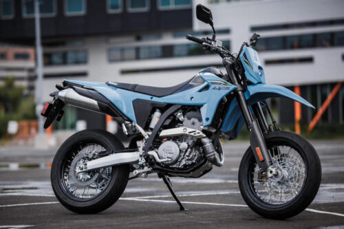 DR-Z400SMRLM5_action_27