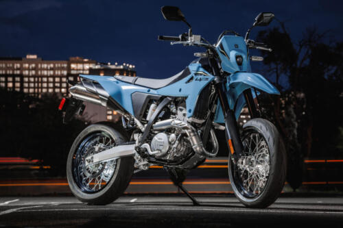 DR-Z400SMRLM5_action_40