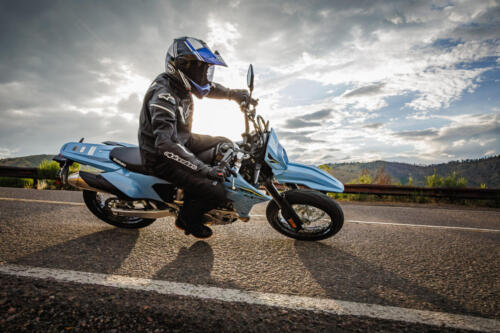 DR-Z400SMRLM5_action_7
