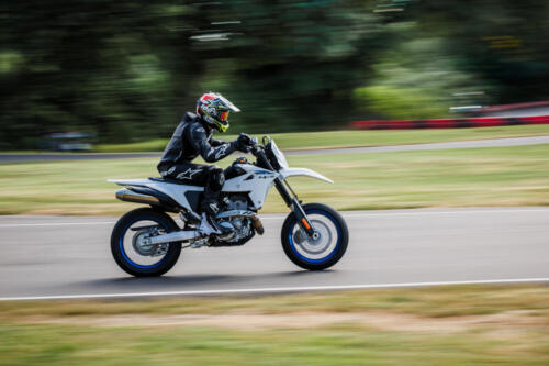 DR-Z400SMRLM5_action_73