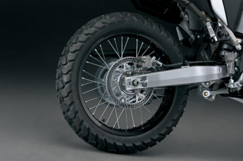 DR-Z400SRJM5_Rear_wheel_and_tire