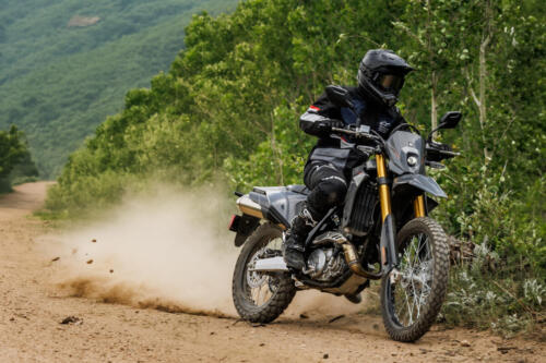 DR-Z400SRJM5_action_29