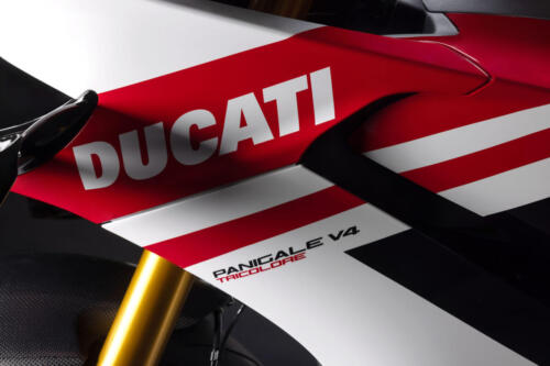 Ducati Panigale V4 Tricolore - 2025 (17)