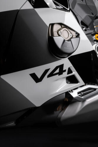 Ducati Panigale V4 Tricolore - 2025 (47)