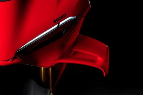 All about the new Ducati Panigale V4: design, performance