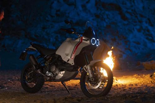 MY22_Ducati_Desert_X_192_UC356354_High