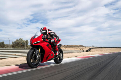 MY25_PANIGALE_V2S_DINAMICHE _4__UC719956_High