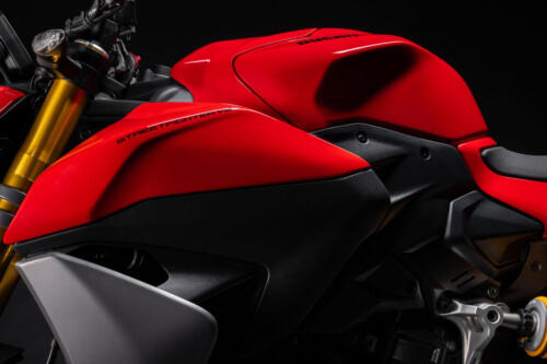 MY25_STREETFIGHTER_V2S_DETAILS _4__UC719980_High