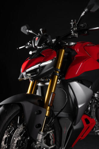 MY25_STREETFIGHTER_V2S_DETAILS _6__UC719981_High
