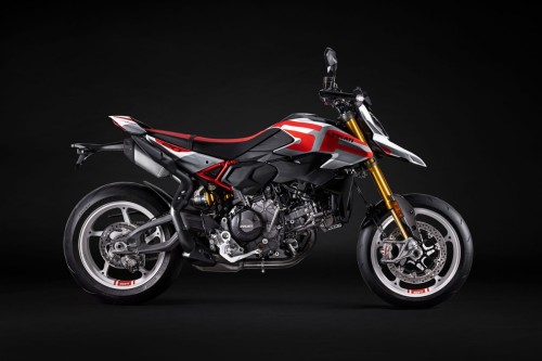 MY26_HYPERMOTARD_V2S_STUDIO _17__UC873999_High