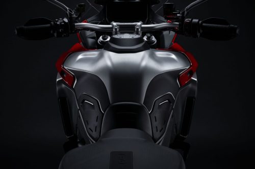 MY26_MULTISTRADA_V4_RALLY_DUCATI_RED _24__UC856454_High