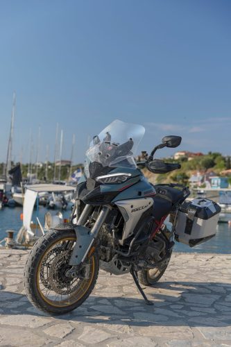 MY26_MULTISTRADA_V4_RALLY_STATICS_HERO _1__UC856383_High