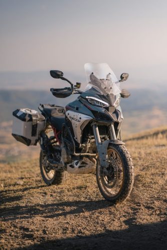 MY26_MULTISTRADA_V4_RALLY_STATICS_HERO _20__UC856361_High
