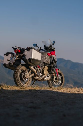MY26_MULTISTRADA_V4_RALLY_STATICS_HERO _24__UC856364_High