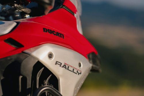 MY26_MULTISTRADA_V4_RALLY_STATICS_HERO _25__UC856367_High