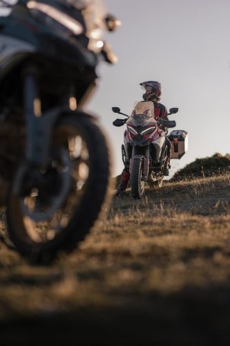 MY26_MULTISTRADA_V4_RALLY_STATICS_HERO _26__UC856368_High