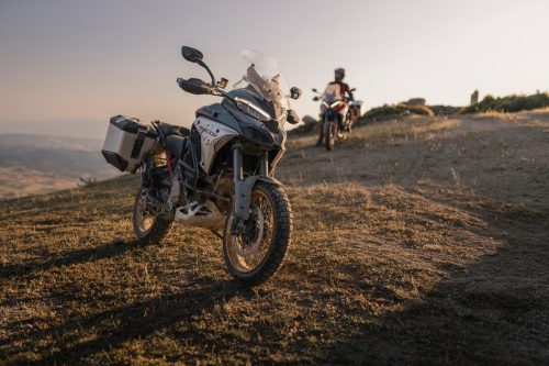 MY26_MULTISTRADA_V4_RALLY_STATICS_HERO _27__UC856369_High
