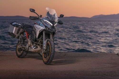 MY26_MULTISTRADA_V4_RALLY_STATICS_HERO _32__UC856373_High
