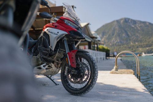 MY26_MULTISTRADA_V4_RALLY_STATICS_HERO _39__UC856379_High