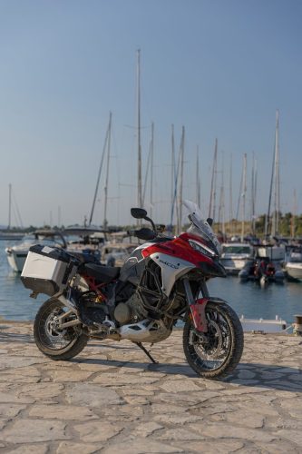 MY26_MULTISTRADA_V4_RALLY_STATICS_HERO _3__UC856385_High
