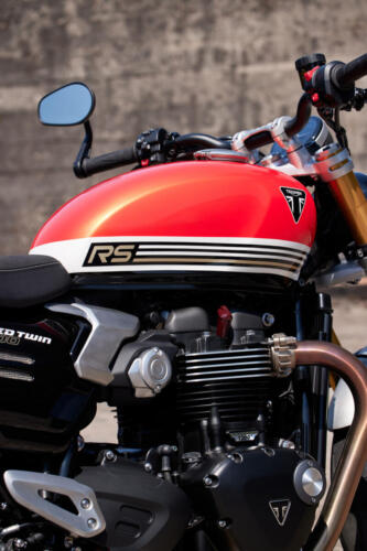 OE_SpeedTwin1200RS_MY25_002010_JP