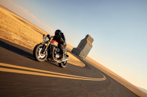 OE_SpeedTwin1200RS_MY25_013553_JP