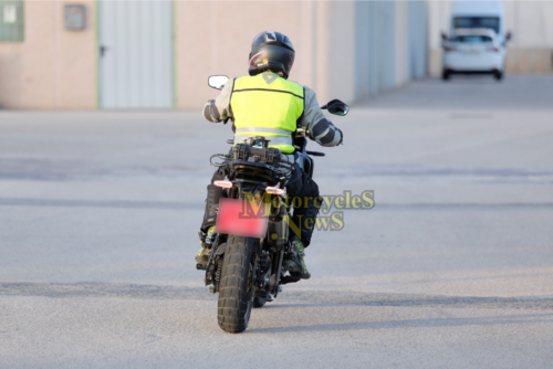Royal Enfield Himalayan 650 Erlkönig 13