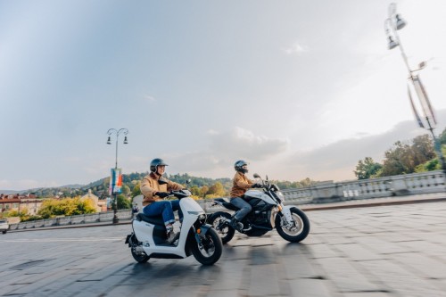 ZEROMOTORCYCLES-LS1-Lifestyle-11