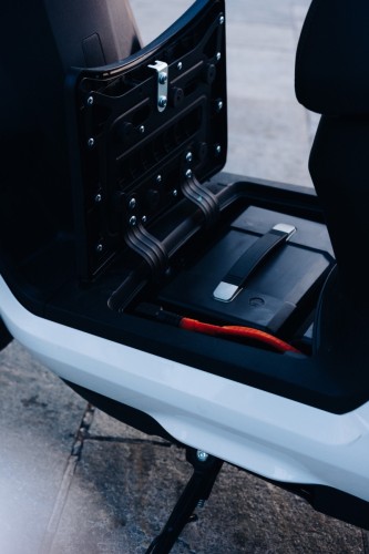 ZEROMOTORCYCLES-LS1-Lifestyle-13