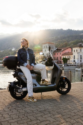 ZEROMOTORCYCLES-LS1-Lifestyle-2