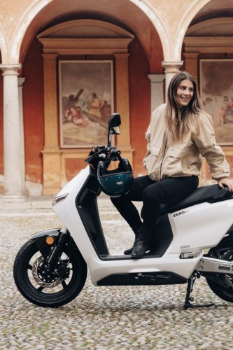 ZEROMOTORCYCLES-LS1-Lifestyle-5