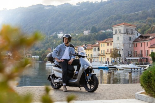 ZEROMOTORCYCLES-LS1-Lifestyle-9